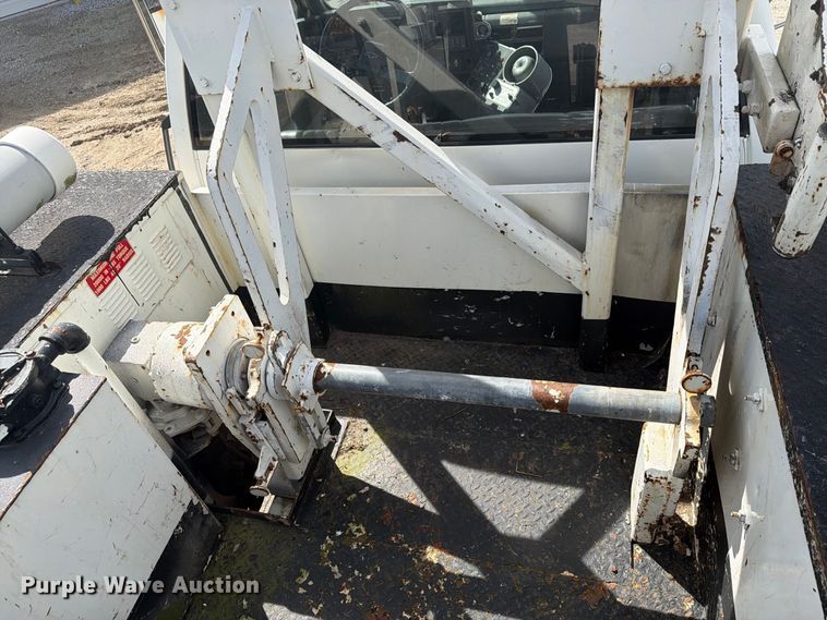 image for item FG3029 2000 Chevrolet C7 bucket truck