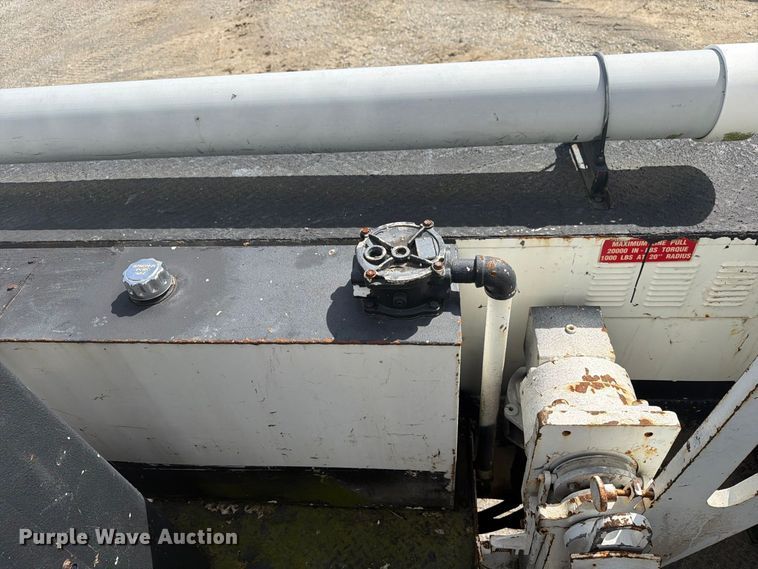 image for item FG3029 2000 Chevrolet C7 bucket truck