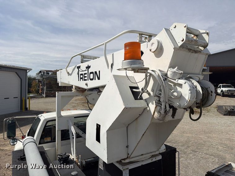 image for item FG3029 2000 Chevrolet C7 bucket truck