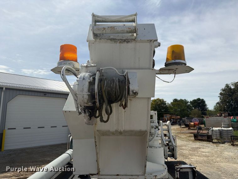 image for item FG3029 2000 Chevrolet C7 bucket truck