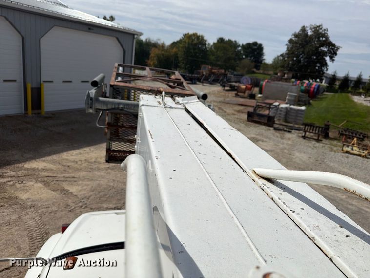 image for item FG3029 2000 Chevrolet C7 bucket truck