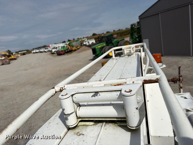 image for item FG3029 2000 Chevrolet C7 bucket truck