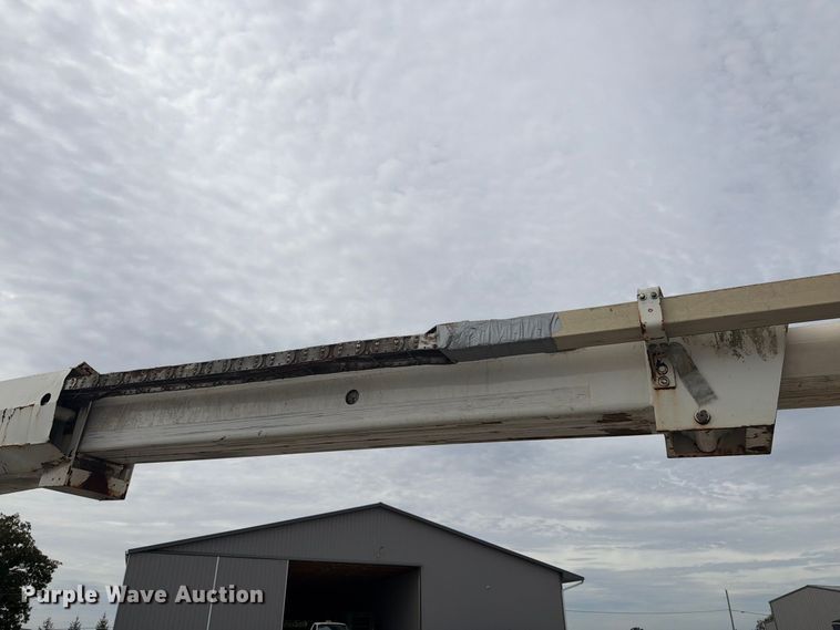 image for item FG3029 2000 Chevrolet C7 bucket truck
