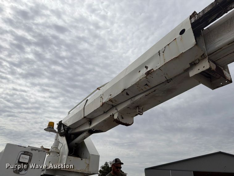 image for item FG3029 2000 Chevrolet C7 bucket truck