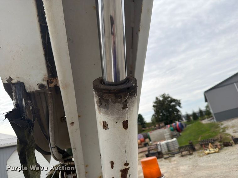 image for item FG3029 2000 Chevrolet C7 bucket truck