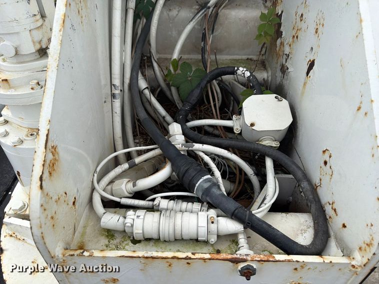 image for item FG3029 2000 Chevrolet C7 bucket truck