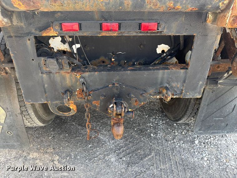 image for item FG3029 2000 Chevrolet C7 bucket truck