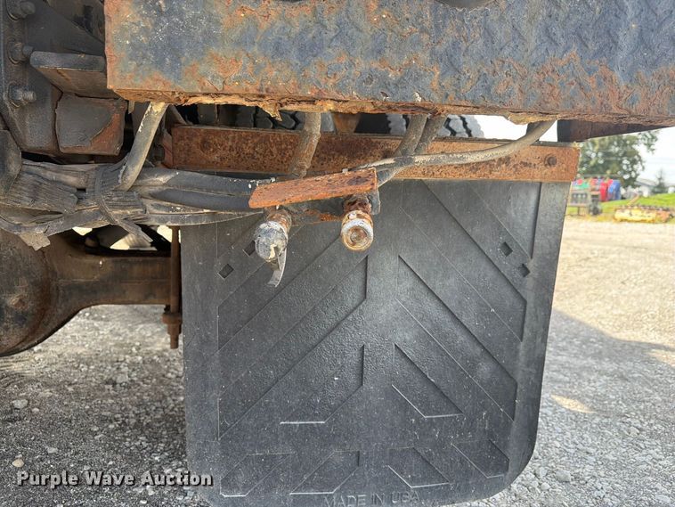image for item FG3029 2000 Chevrolet C7 bucket truck