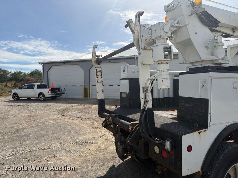 image for item FG3029 2000 Chevrolet C7 bucket truck