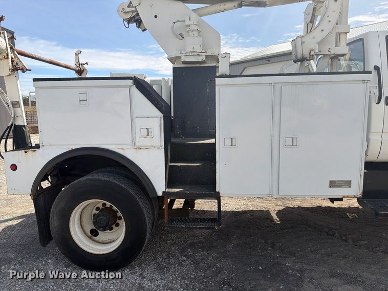 image for item FG3029 2000 Chevrolet C7 bucket truck