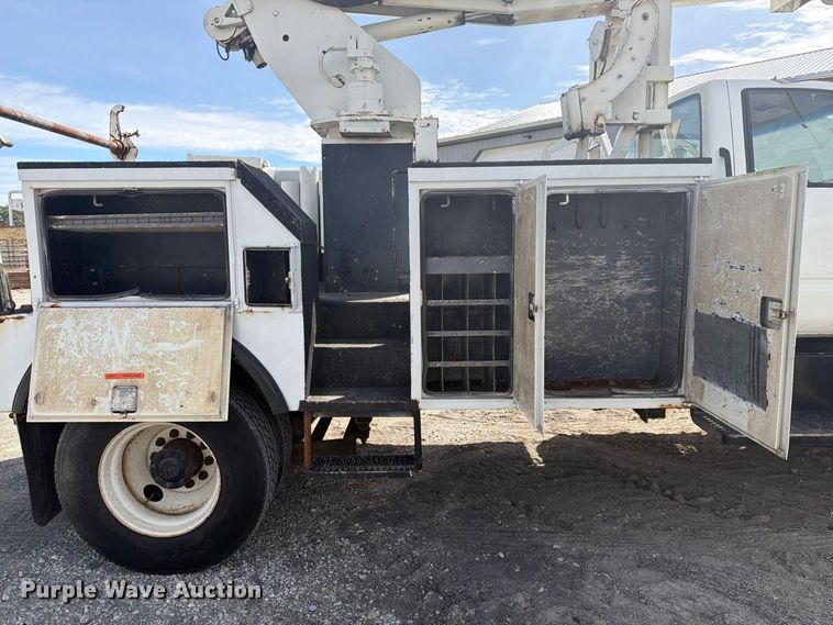 image for item FG3029 2000 Chevrolet C7 bucket truck