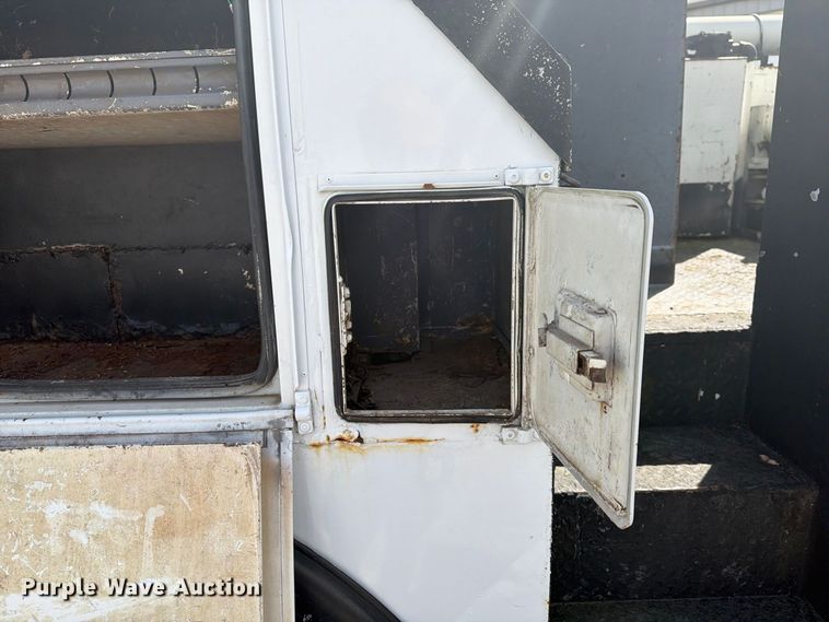 image for item FG3029 2000 Chevrolet C7 bucket truck
