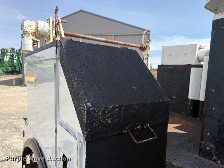 image for item FG3029 2000 Chevrolet C7 bucket truck