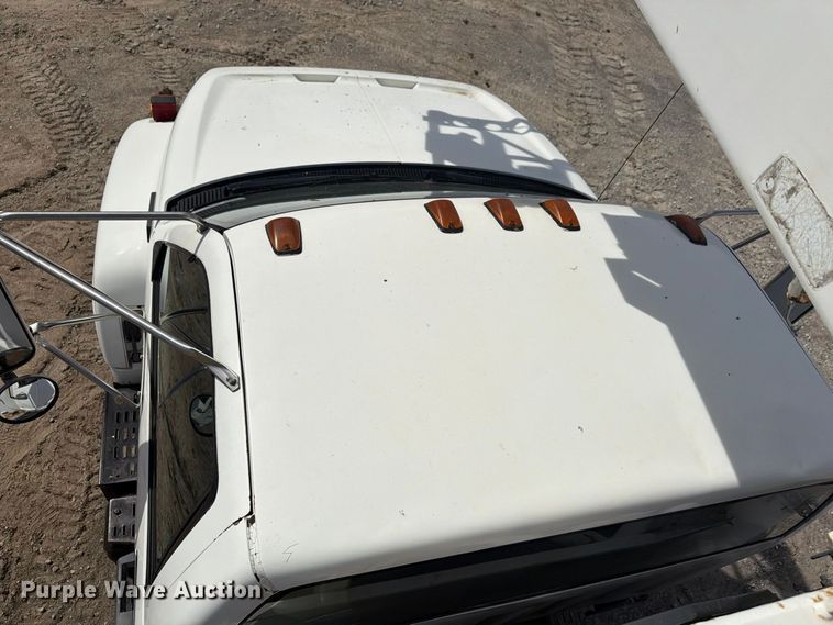 image for item FG3029 2000 Chevrolet C7 bucket truck