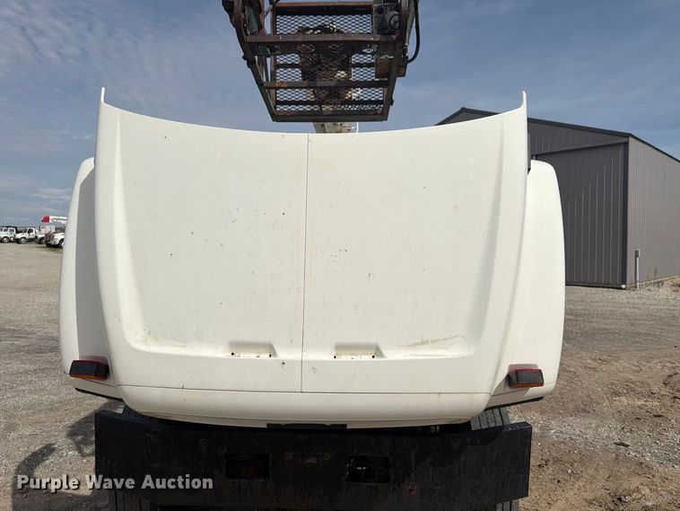 image for item FG3029 2000 Chevrolet C7 bucket truck