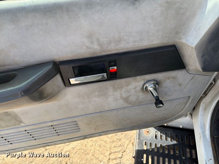 image for item FG3029 2000 Chevrolet C7 bucket truck