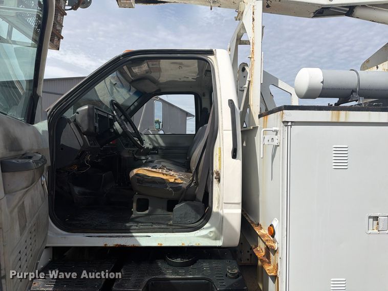 image for item FG3029 2000 Chevrolet C7 bucket truck