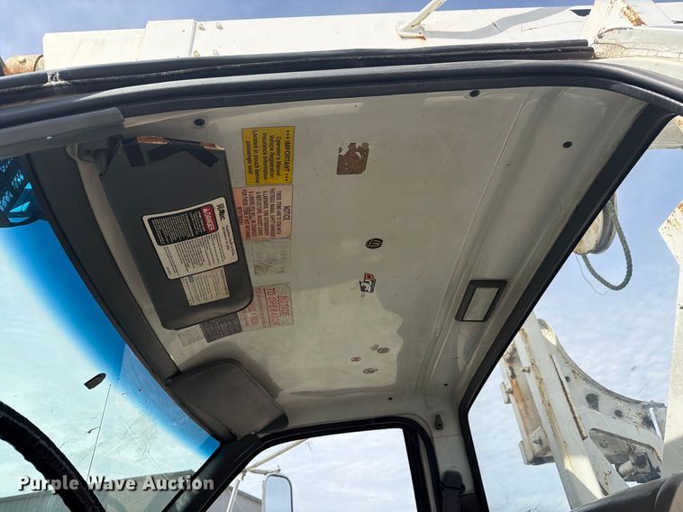 image for item FG3029 2000 Chevrolet C7 bucket truck