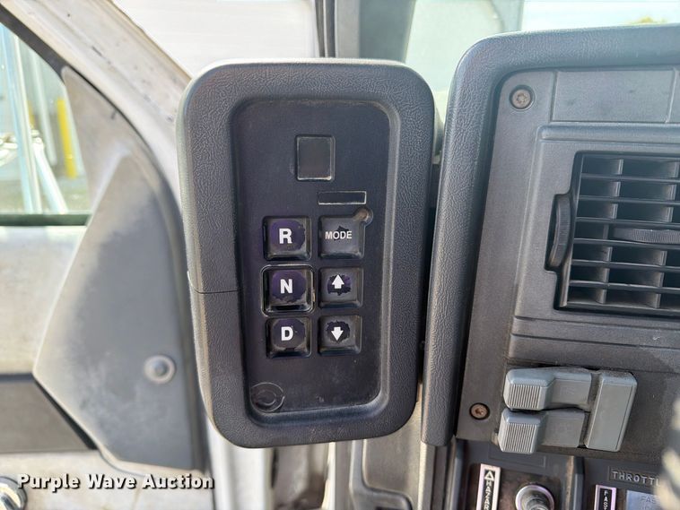 image for item FG3029 2000 Chevrolet C7 bucket truck