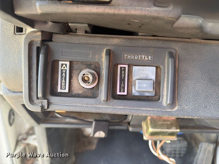image for item FG3029 2000 Chevrolet C7 bucket truck