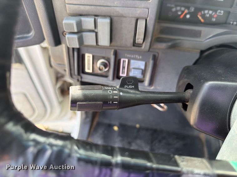 image for item FG3029 2000 Chevrolet C7 bucket truck