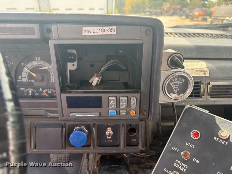 image for item FG3029 2000 Chevrolet C7 bucket truck