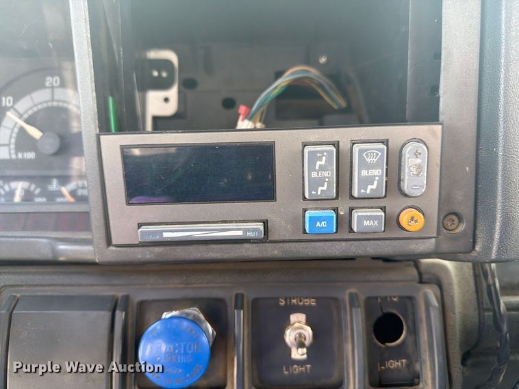 image for item FG3029 2000 Chevrolet C7 bucket truck