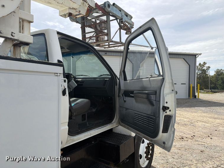 image for item FG3029 2000 Chevrolet C7 bucket truck