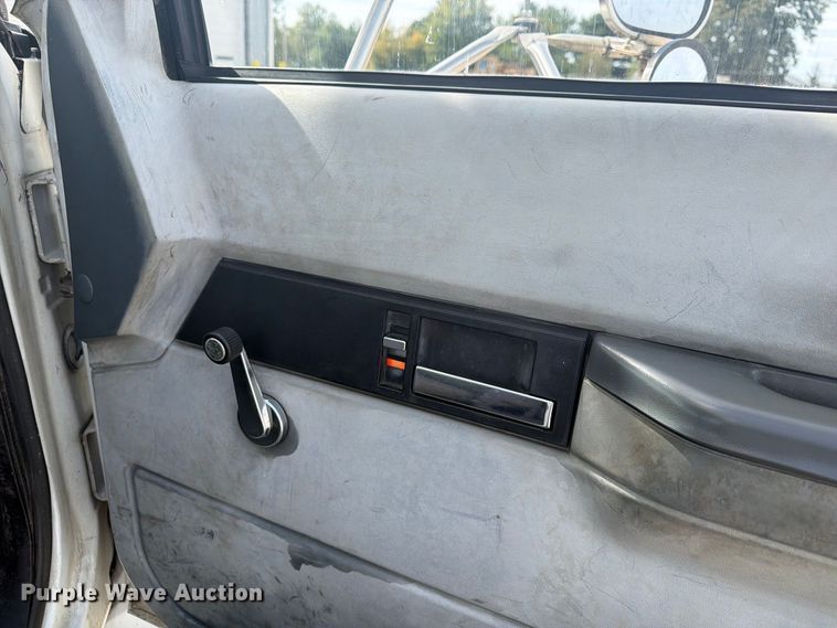 image for item FG3029 2000 Chevrolet C7 bucket truck