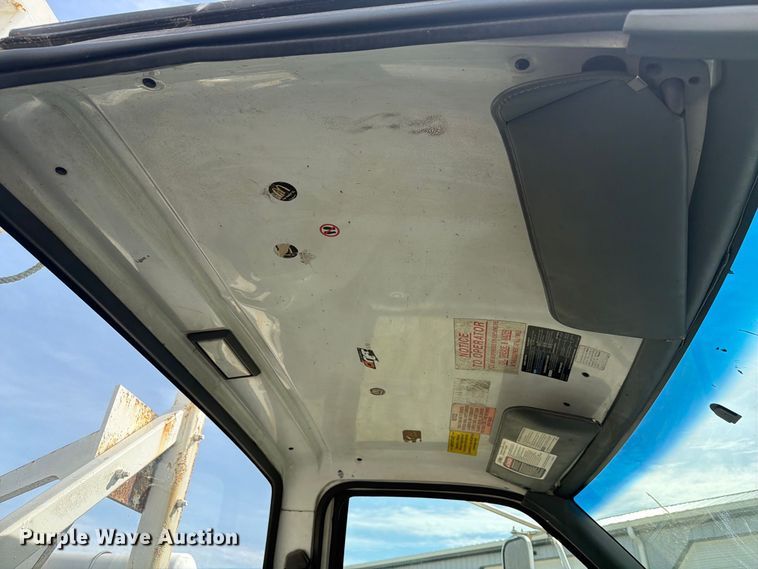 image for item FG3029 2000 Chevrolet C7 bucket truck