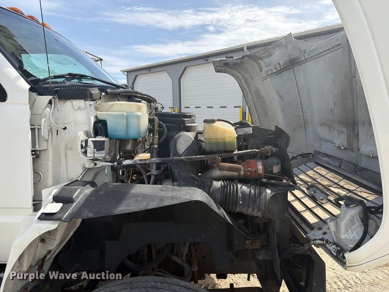 image for item FG3029 2000 Chevrolet C7 bucket truck