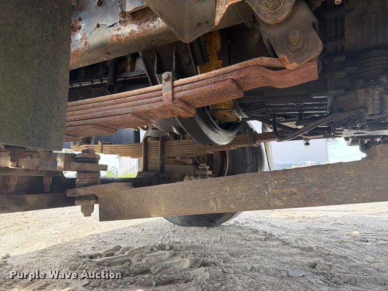image for item FG3029 2000 Chevrolet C7 bucket truck