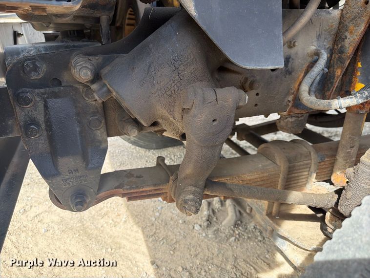 image for item FG3029 2000 Chevrolet C7 bucket truck