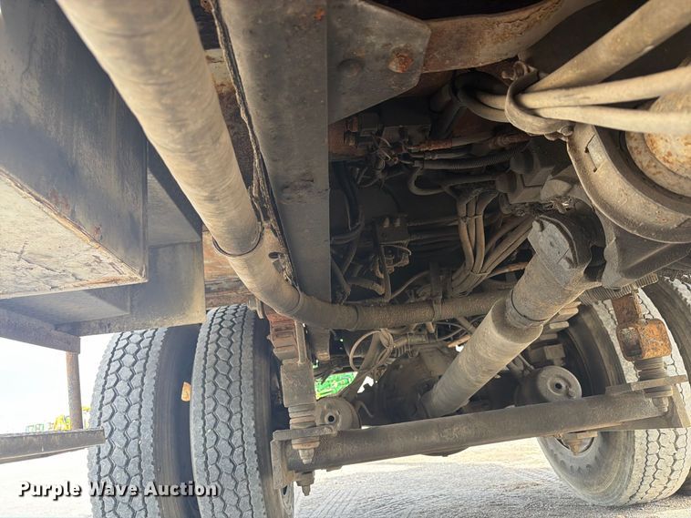image for item FG3029 2000 Chevrolet C7 bucket truck