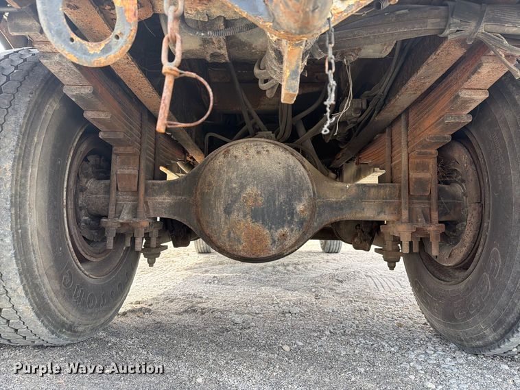image for item FG3029 2000 Chevrolet C7 bucket truck