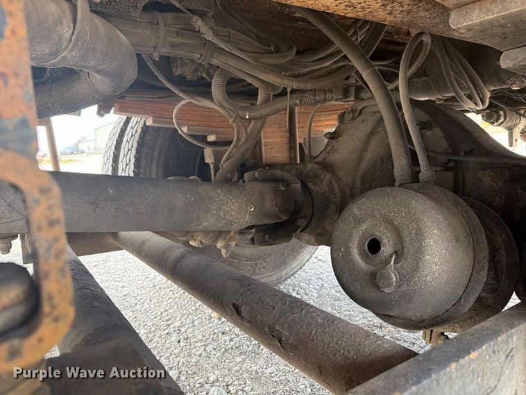 image for item FG3029 2000 Chevrolet C7 bucket truck