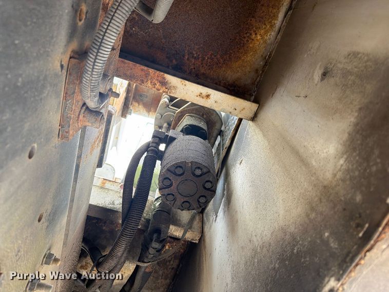 image for item FG3029 2000 Chevrolet C7 bucket truck