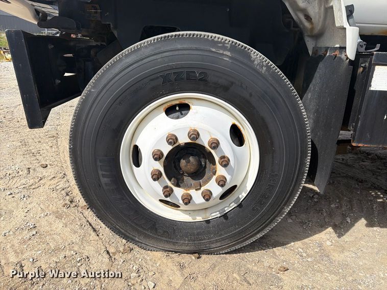 image for item FG3029 2000 Chevrolet C7 bucket truck
