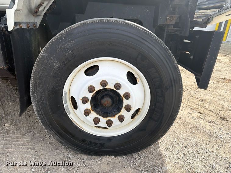 image for item FG3029 2000 Chevrolet C7 bucket truck