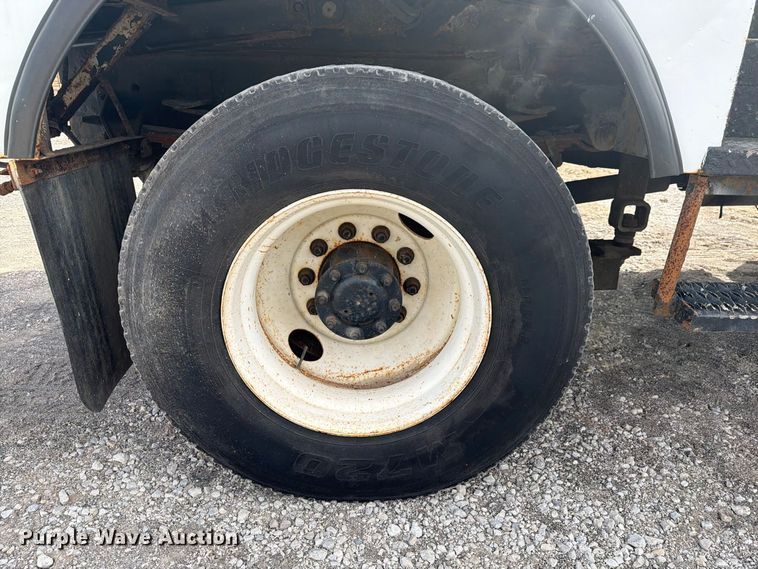 image for item FG3029 2000 Chevrolet C7 bucket truck