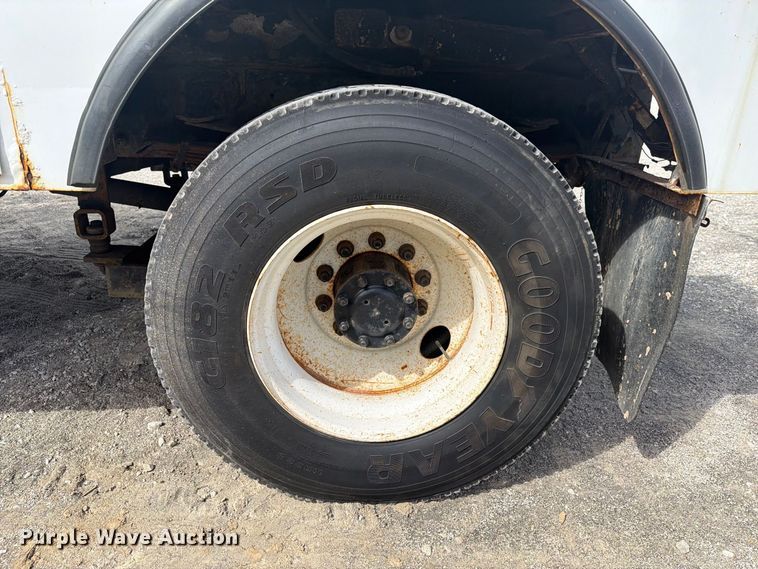 image for item FG3029 2000 Chevrolet C7 bucket truck