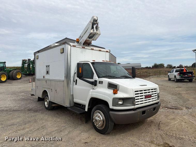 image for item FG3030 2008 GMC C5500 bucket truck