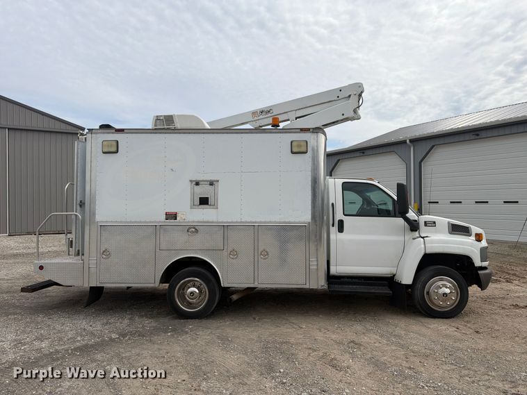 image for item FG3030 2008 GMC C5500 bucket truck