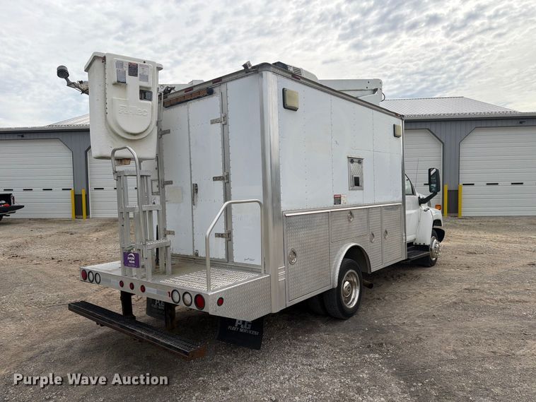 image for item FG3030 2008 GMC C5500 bucket truck
