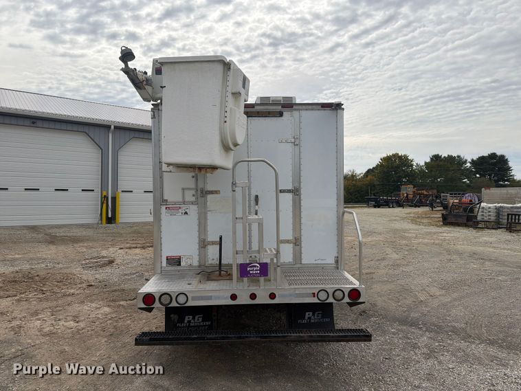 image for item FG3030 2008 GMC C5500 bucket truck
