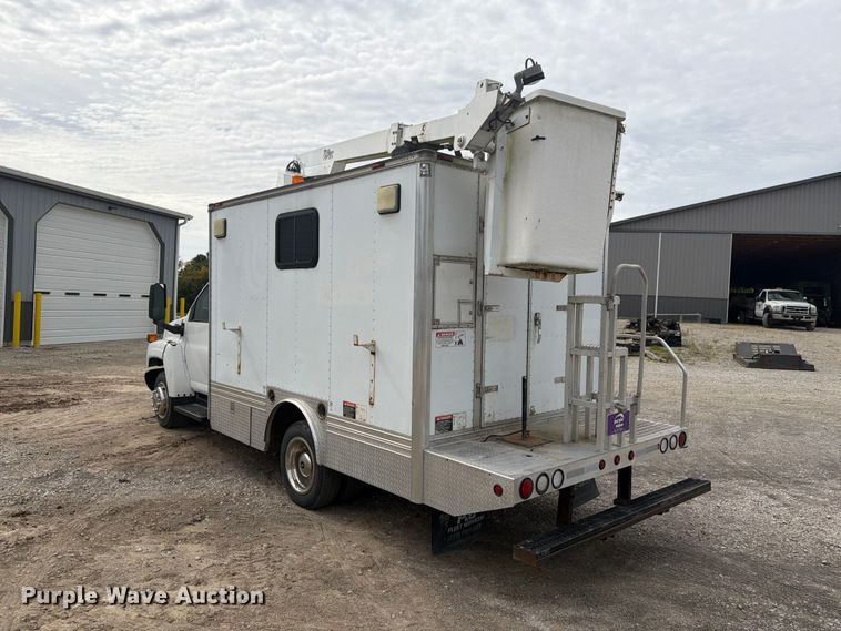 image for item FG3030 2008 GMC C5500 bucket truck
