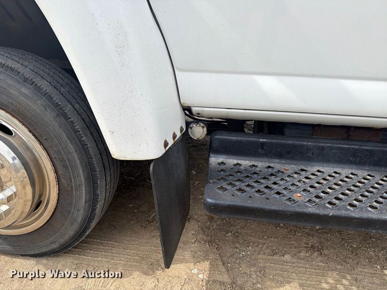 image for item FG3030 2008 GMC C5500 bucket truck