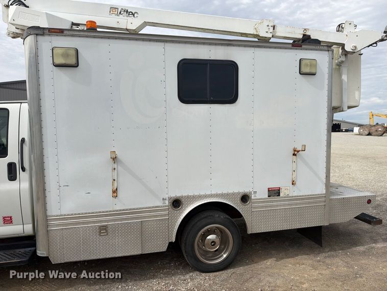 image for item FG3030 2008 GMC C5500 bucket truck