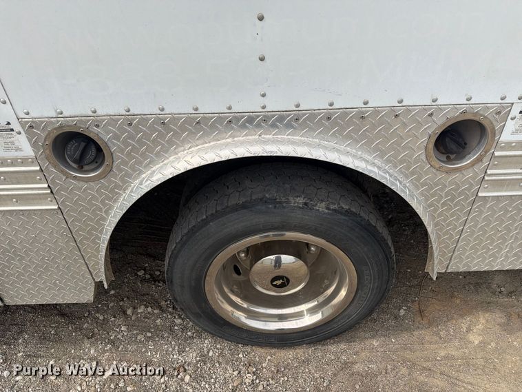 image for item FG3030 2008 GMC C5500 bucket truck