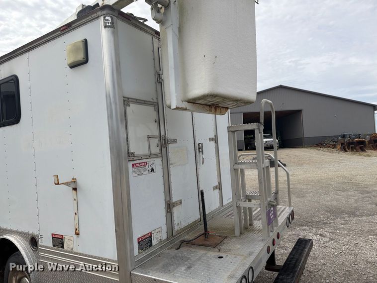 image for item FG3030 2008 GMC C5500 bucket truck